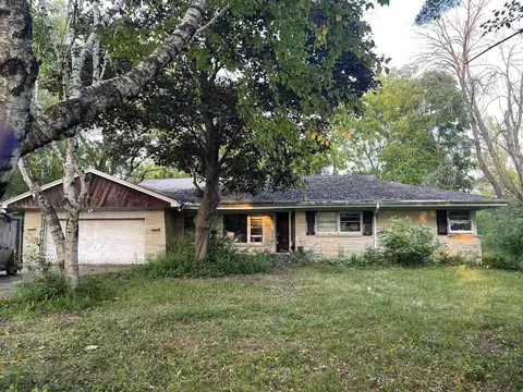 8728 N Spruce, River Hills, WI 53217