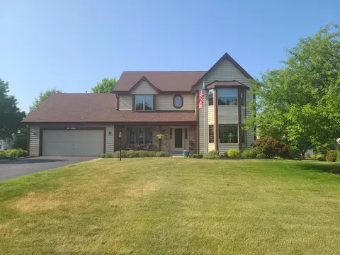 n62w14318 Rolling Rdg, Menomonee Falls, WI 53051