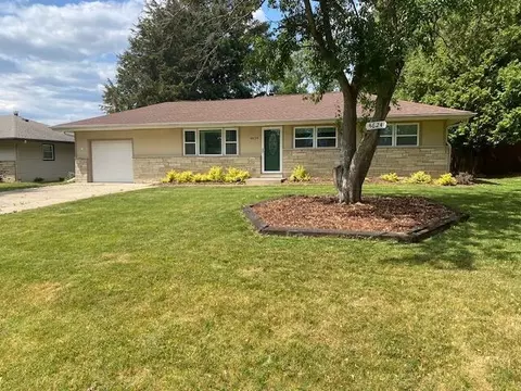 4624 W Calumet, Brown Deer, WI 53223