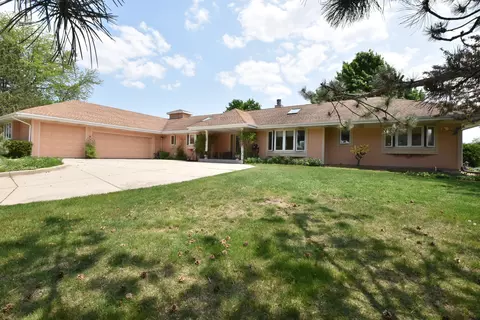 5640 S St Mary S, New Berlin, WI 53151