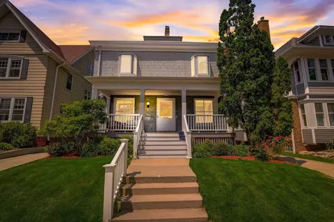 3315 N Hackett, Milwaukee, WI 53211