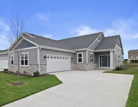 1576 Weston Rdg, Oconomowoc, WI 53066