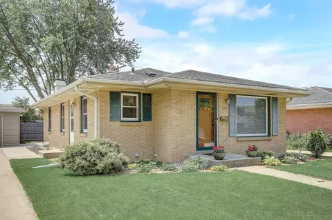 1127 Sheraton, Racine, WI 53402