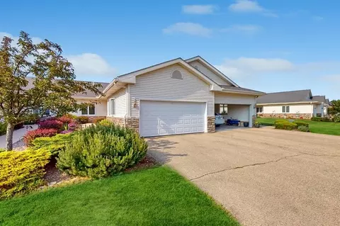 305 Creekside, Delavan, WI 53115