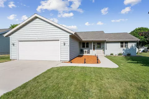 811 River Blf, Manitowoc, WI 54220