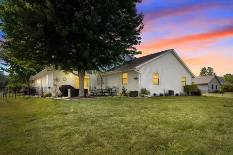 118 Small Farm, Mukwonago, WI 53149