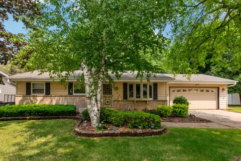 1001 Cherrywood, West Bend, WI 53090