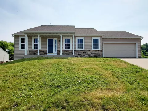 73 Happy Holw, Oconomowoc, WI 53066
