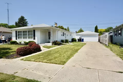 1014 Saxony, Racine, WI 53402