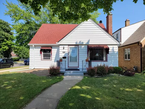 3800 S 15th, Milwaukee, WI 53221