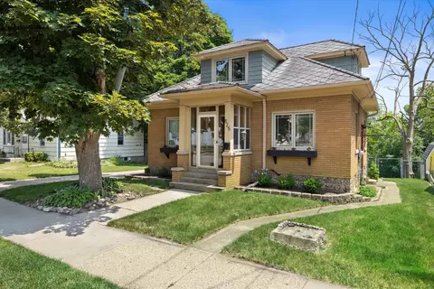 825 Buena Vis, Waukesha, WI 53188