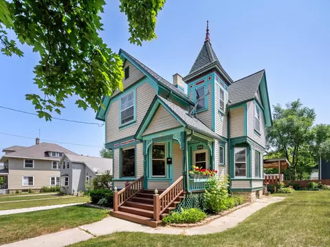 707 N 6th, Manitowoc, WI 54220