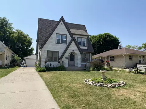 1119 S 100th, West Allis, WI 53214