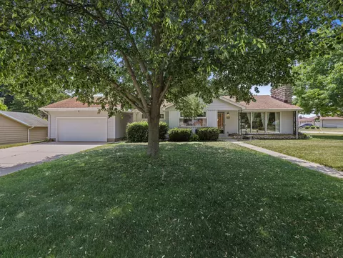 527 Brookdale, South Milwaukee, WI 53172