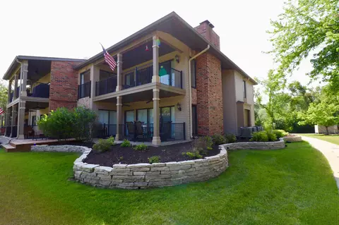 31 Abbey Villa #B, Fontana, WI 53125
