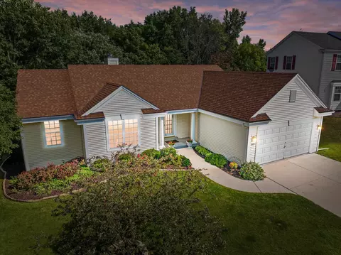 1016 Fieldridge, Waukesha, WI 53188
