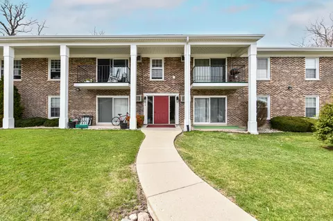 118 Evelyn #B, Lake Geneva, WI 53147