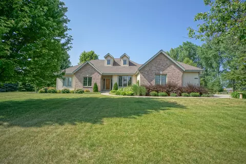 4858 White Swan, West Bend, WI 53095
