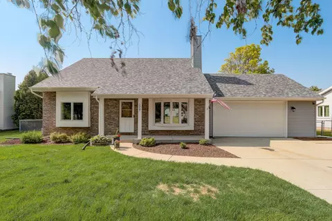 3937 W Heatheridge, Franklin, WI 53132