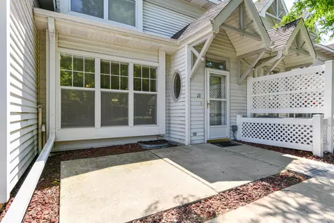 6245 S Creekside #13, Cudahy, WI 53110
