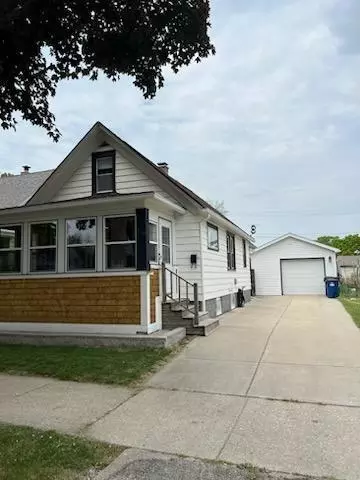 3320 Lindermann, Racine, WI 53405