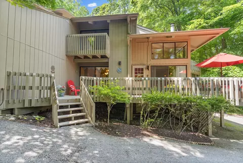 520 Bristol Oak #B, Fontana, WI 53125