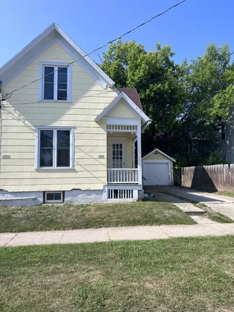 1308 Hamilton, Manitowoc, WI 54220