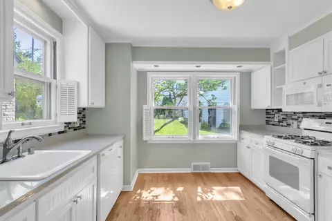 2602 N 82nd, Wauwatosa, WI 53213