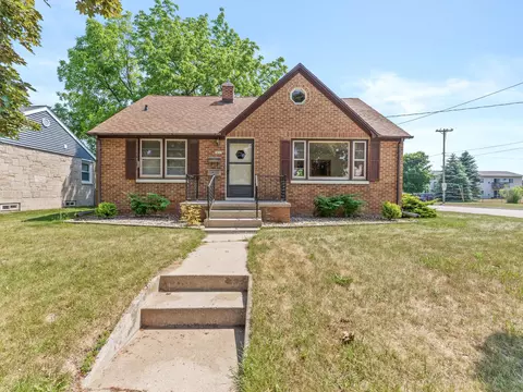 3823 Custer, Manitowoc, WI 54220