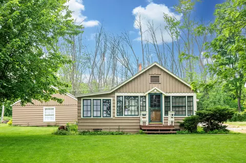 3736 N Hickory, Summit, WI 53066