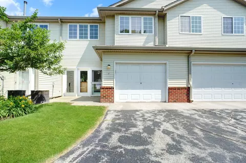 2406 Fox Riv #I, Waukesha, WI 53189