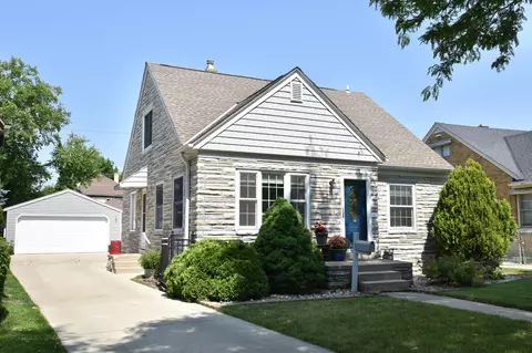 2745 N Carlton, Milwaukee, WI 53210