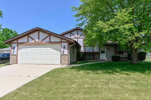 3300 E Woodview, Oak Creek, WI 53154
