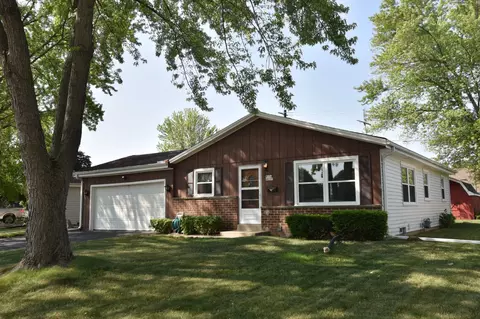 w150n8209 Manhattan, Menomonee Falls, WI 53051