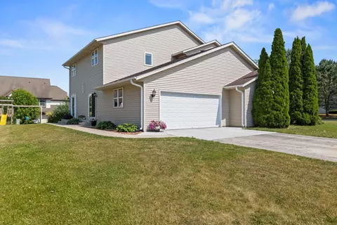 408 Majeskie, Pewaukee, WI 53072