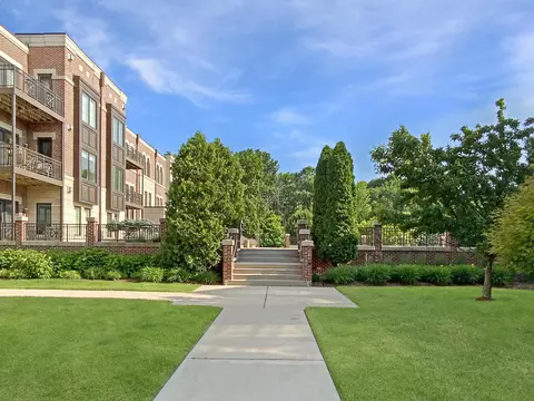 19125 Thomson #202, Brookfield, WI 53045