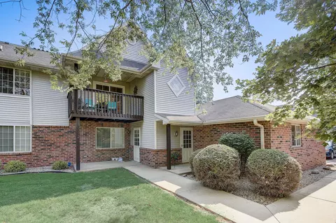 170 W Aspen #8, Oak Creek, WI 53154