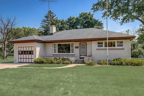 221 W Jefferson, Elkhorn, WI 53121