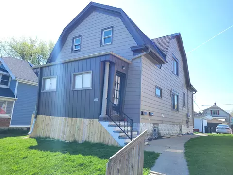 1225 Missouri #UPPER, South Milwaukee, WI 53172