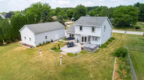 5609 Stonefield, Hartford, WI 53086