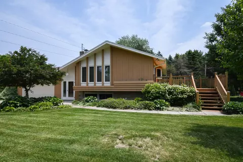 3354 Silver Cir, Summit, WI 53066