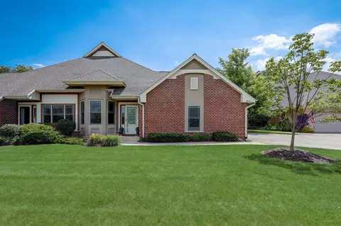 8472 S Deerwood, Franklin, WI 53132