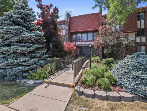 5253 N Lovers Ln #216, Milwaukee, WI 53225