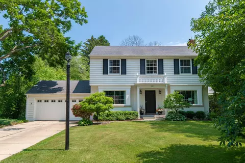 921 E Spooner, Fox Point, WI 53217