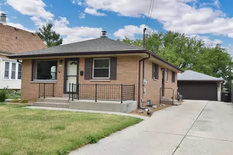 2722 E Denton, Saint Francis, WI 53235