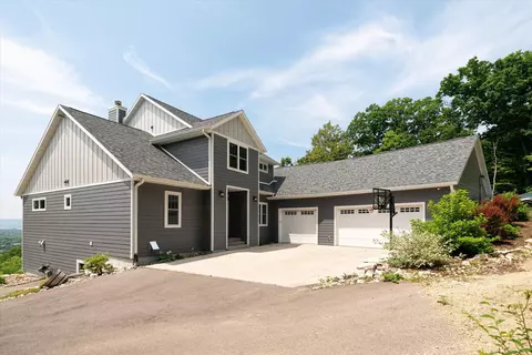 w6637 Raptor Road, Onalaska, WI 54650