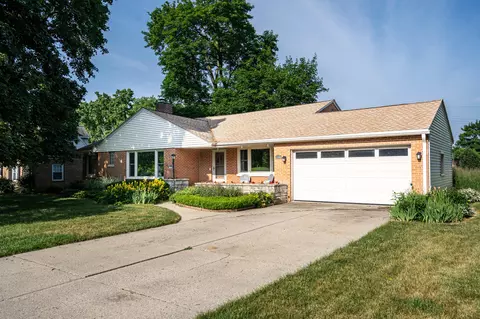 1255 Blue Rdg, Elm Grove, WI 53122