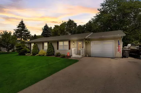 204 N Parkview, Eagle, WI 53119