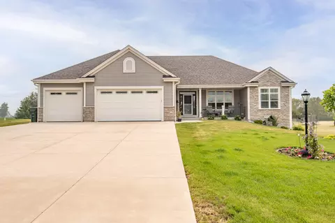 w226s9342 Ripple Brk, Big Bend, WI 53103