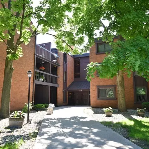 4215 N 100th #210, Milwaukee, WI 53222